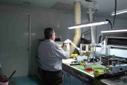 Customers inspect fully automatic screen printing products